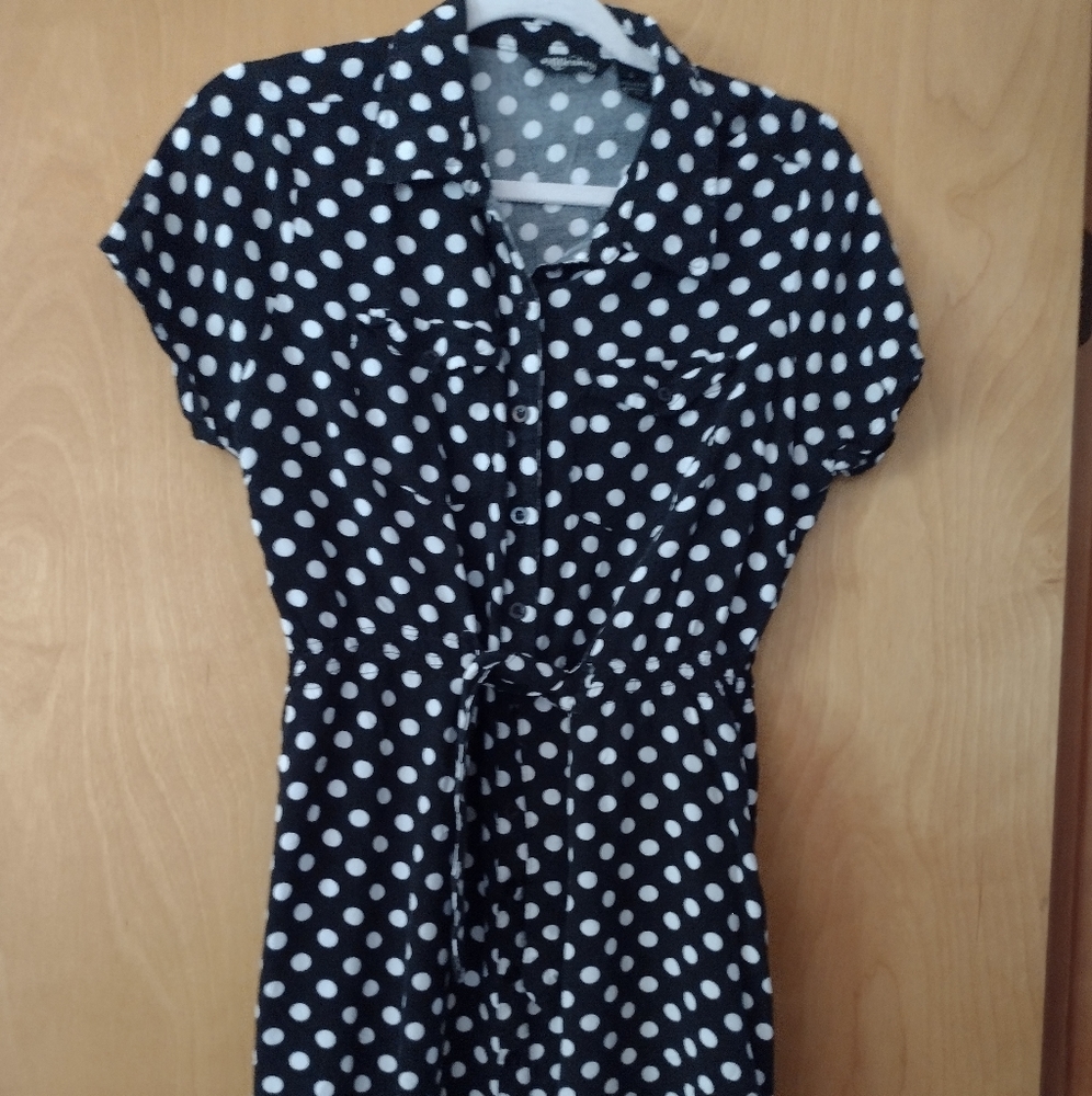 Cute black & white polka dot button down midi dress. Brand is Millennium, size L